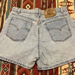 Vintage hemmed Levi’s. Size 14. Zip fly. No stretch